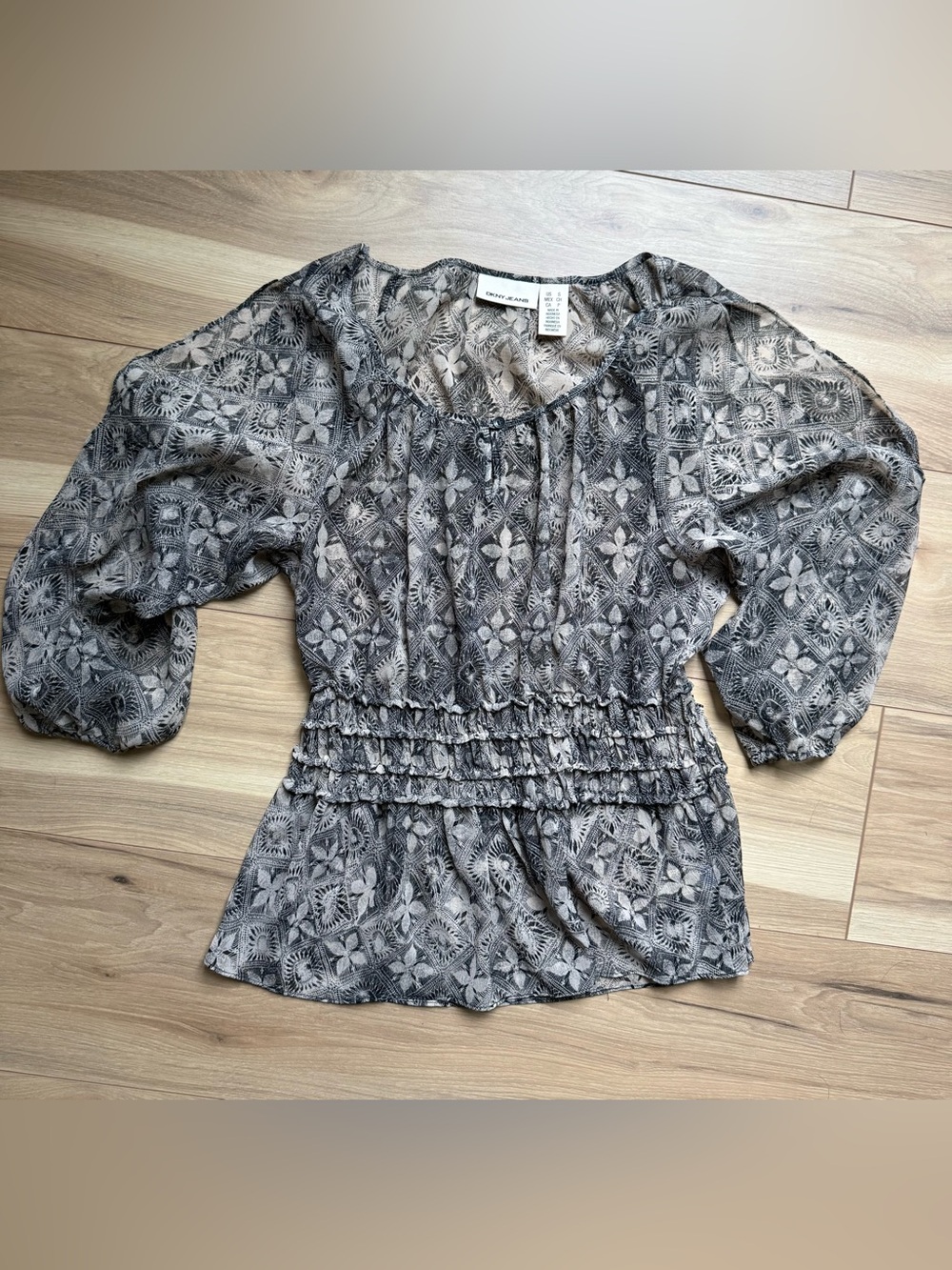 DKNY Black and Gray/Tan Floral Smocked-Waist Blouse. Side slit arms. 90’s